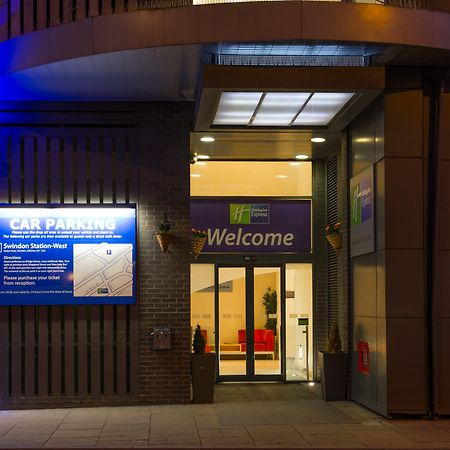 Holiday Inn Express Swindon City Centre By Ihg Esterno foto