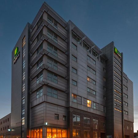 Holiday Inn Express Swindon City Centre By Ihg Esterno foto