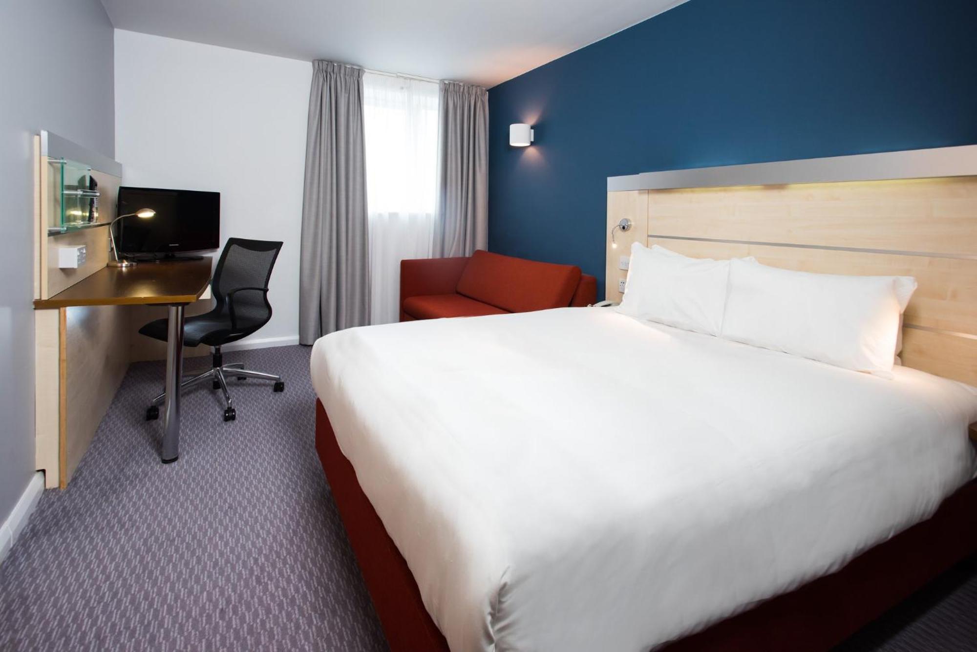 Holiday Inn Express Swindon City Centre By Ihg Esterno foto