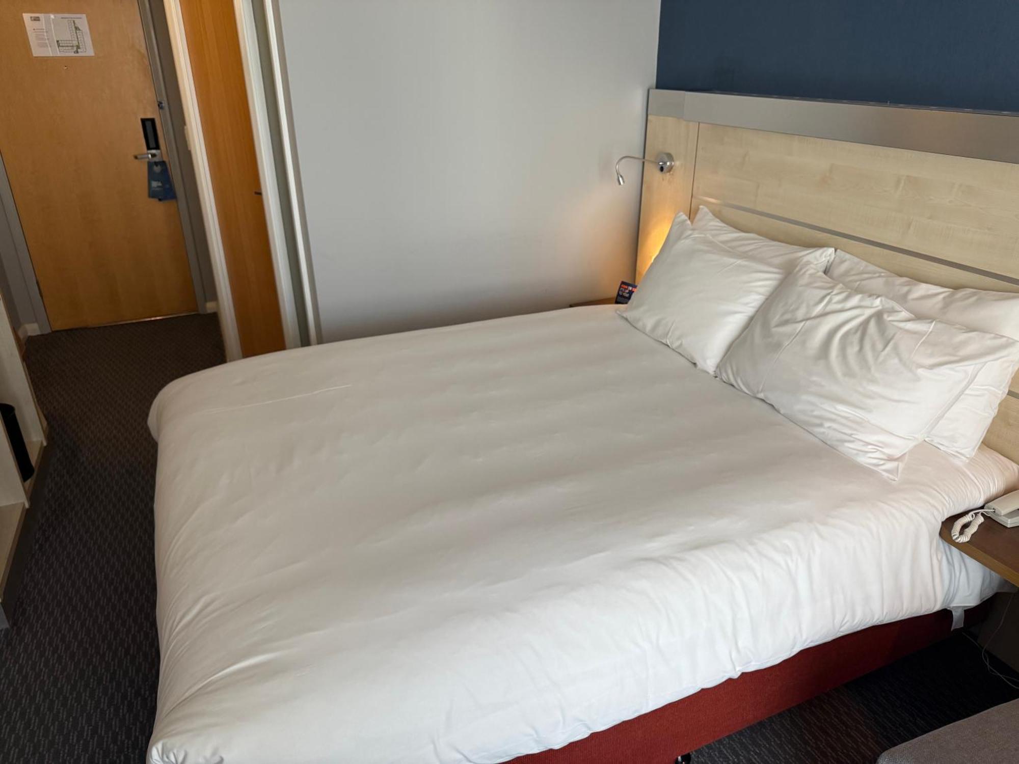 Holiday Inn Express Swindon City Centre By Ihg Esterno foto