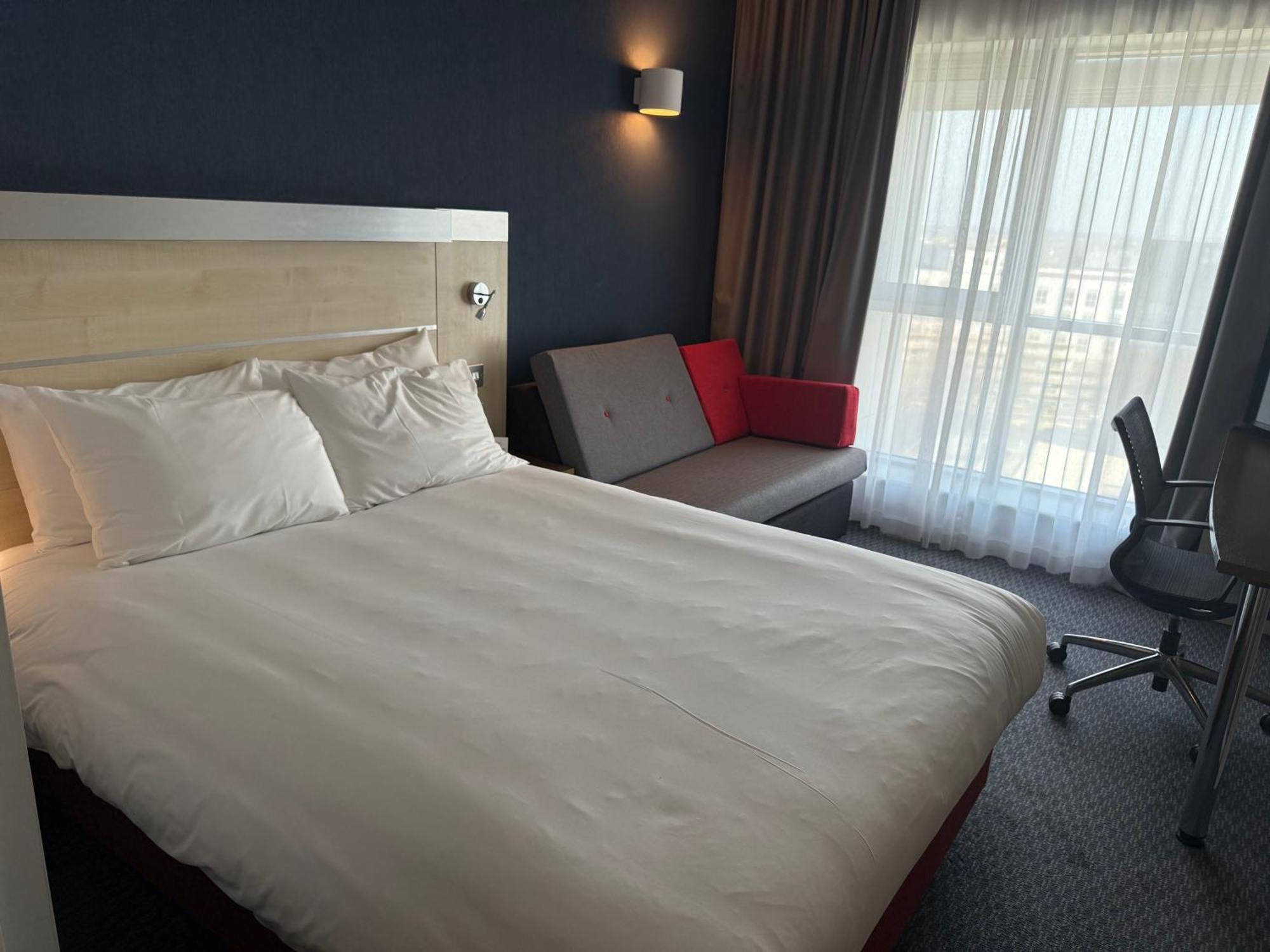 Holiday Inn Express Swindon City Centre By Ihg Esterno foto