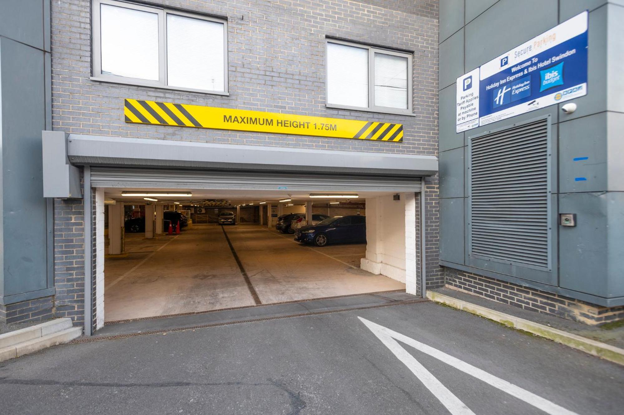 Holiday Inn Express Swindon City Centre By Ihg Esterno foto
