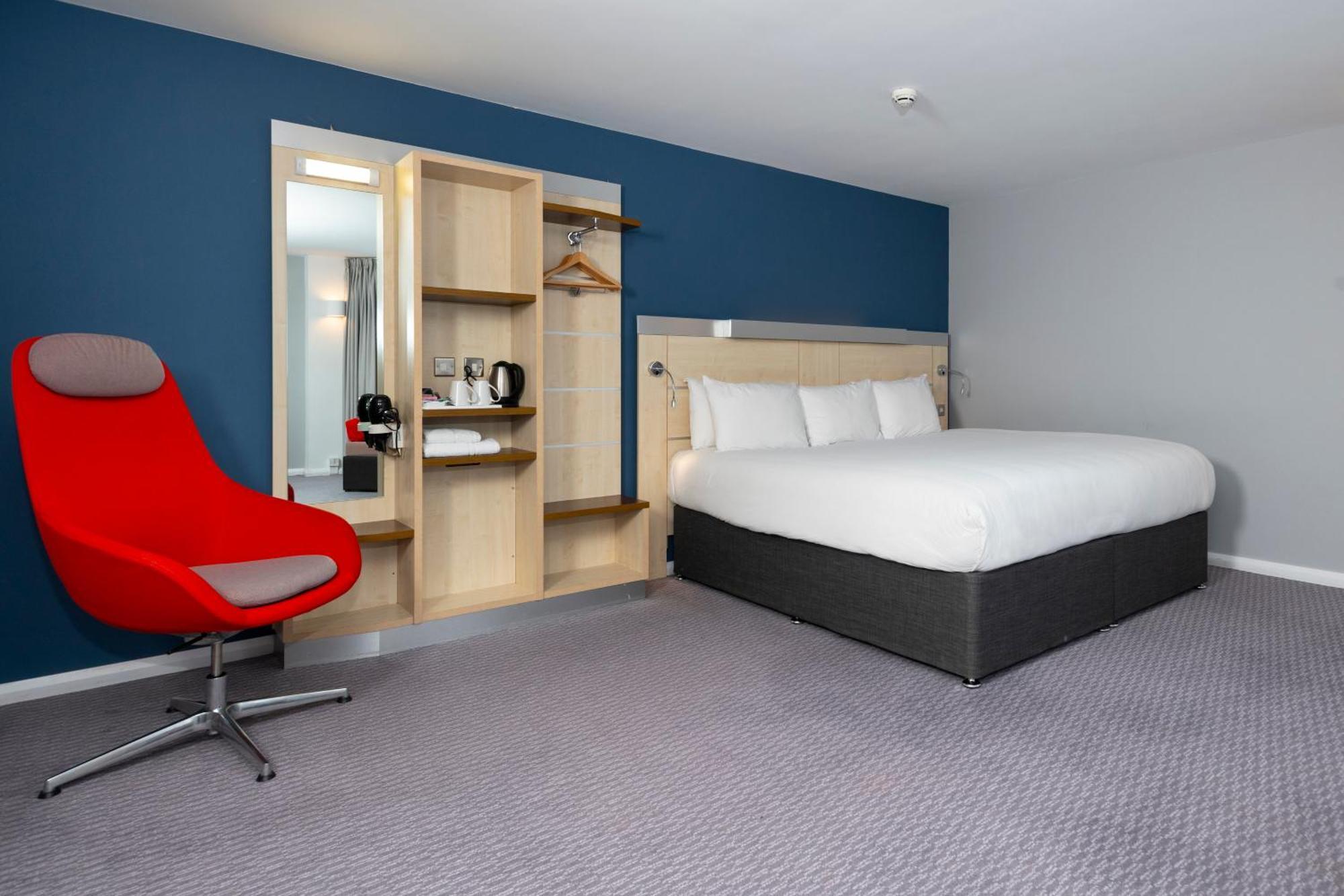 Holiday Inn Express Swindon City Centre By Ihg Esterno foto