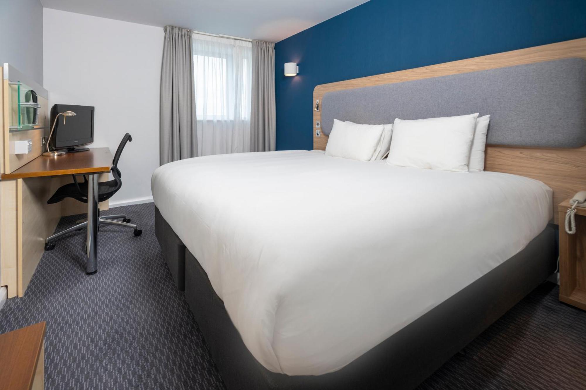 Holiday Inn Express Swindon City Centre By Ihg Esterno foto
