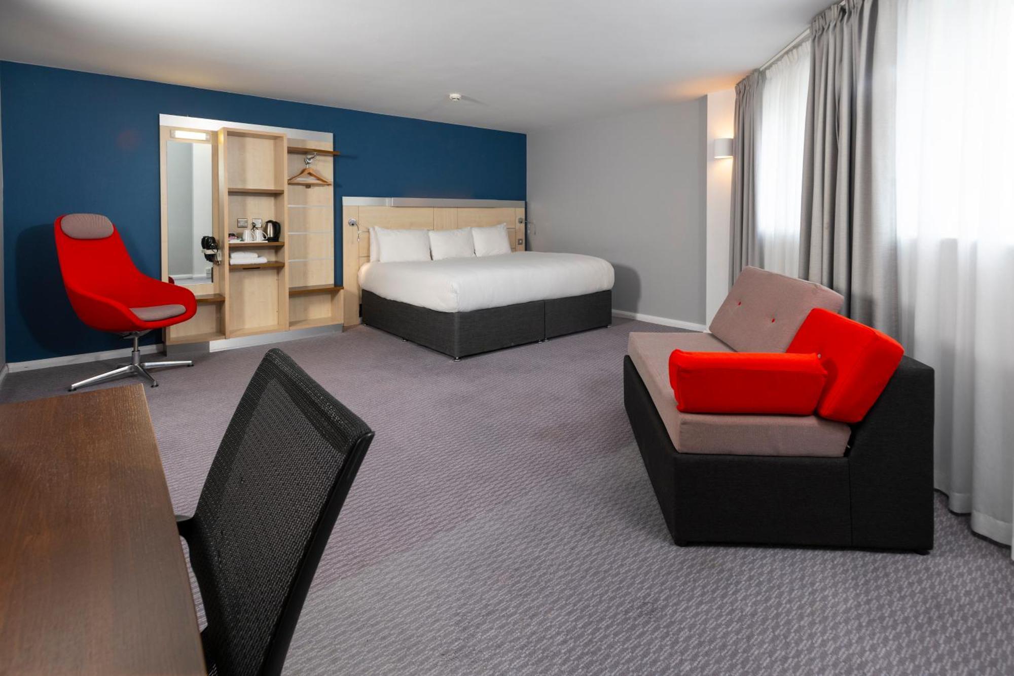 Holiday Inn Express Swindon City Centre By Ihg Esterno foto