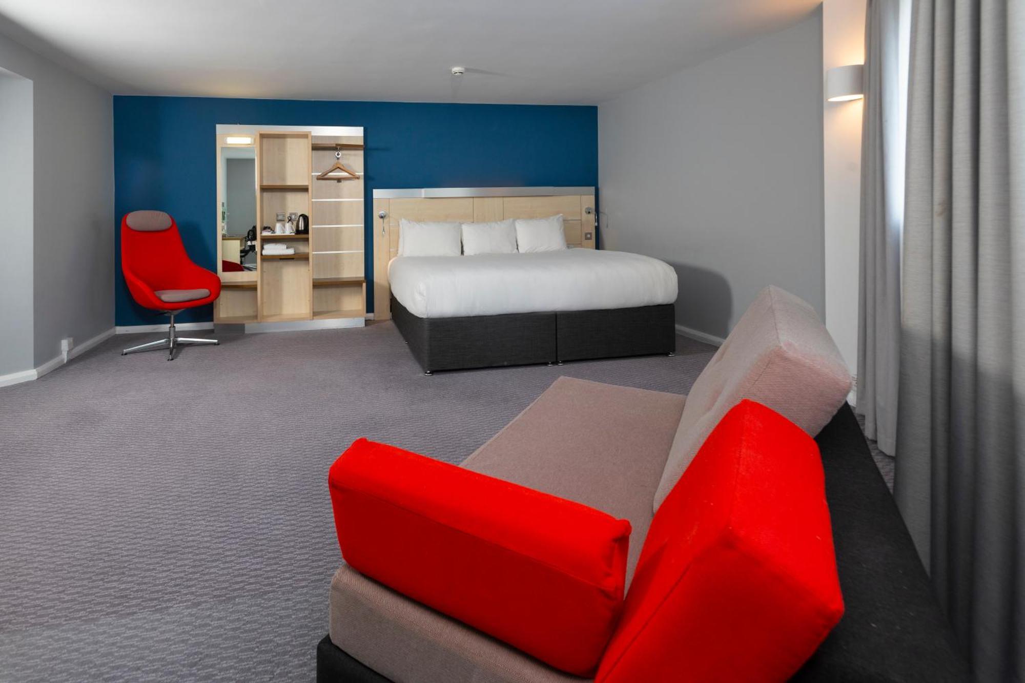 Holiday Inn Express Swindon City Centre By Ihg Esterno foto